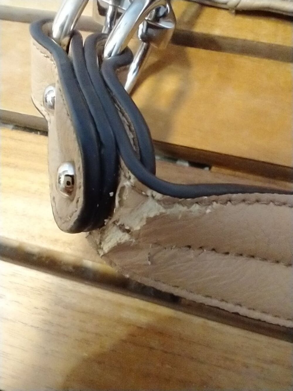 Tan and White Non-leather, Unbranded Hobo Purses - Picture 6 of 9